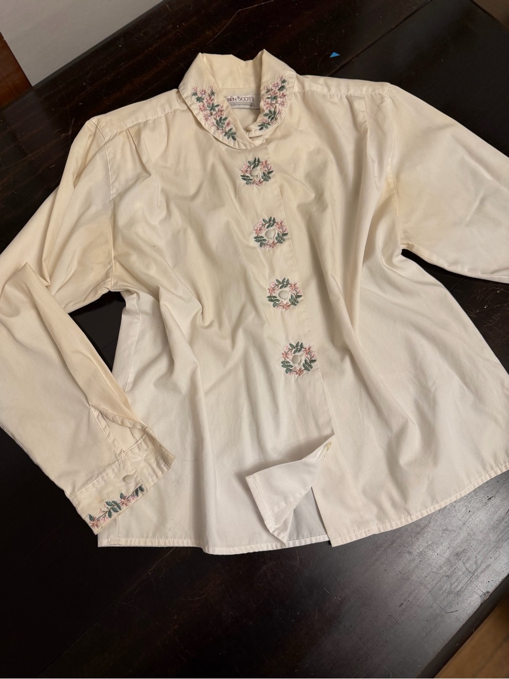 Embroidered Grandma Chic Vintage Button Up